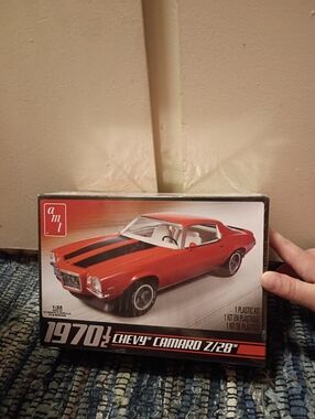 Skill 2 Model Kit 1970 1/2 Chevrolet Camaro Z/28 1/25 Scale Model by AMT
